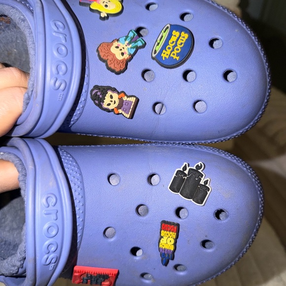 Crocs Fleece Lined Clogs Purple Hocus Pocus Charms Women’s Size 10 - Picture 4 of 4